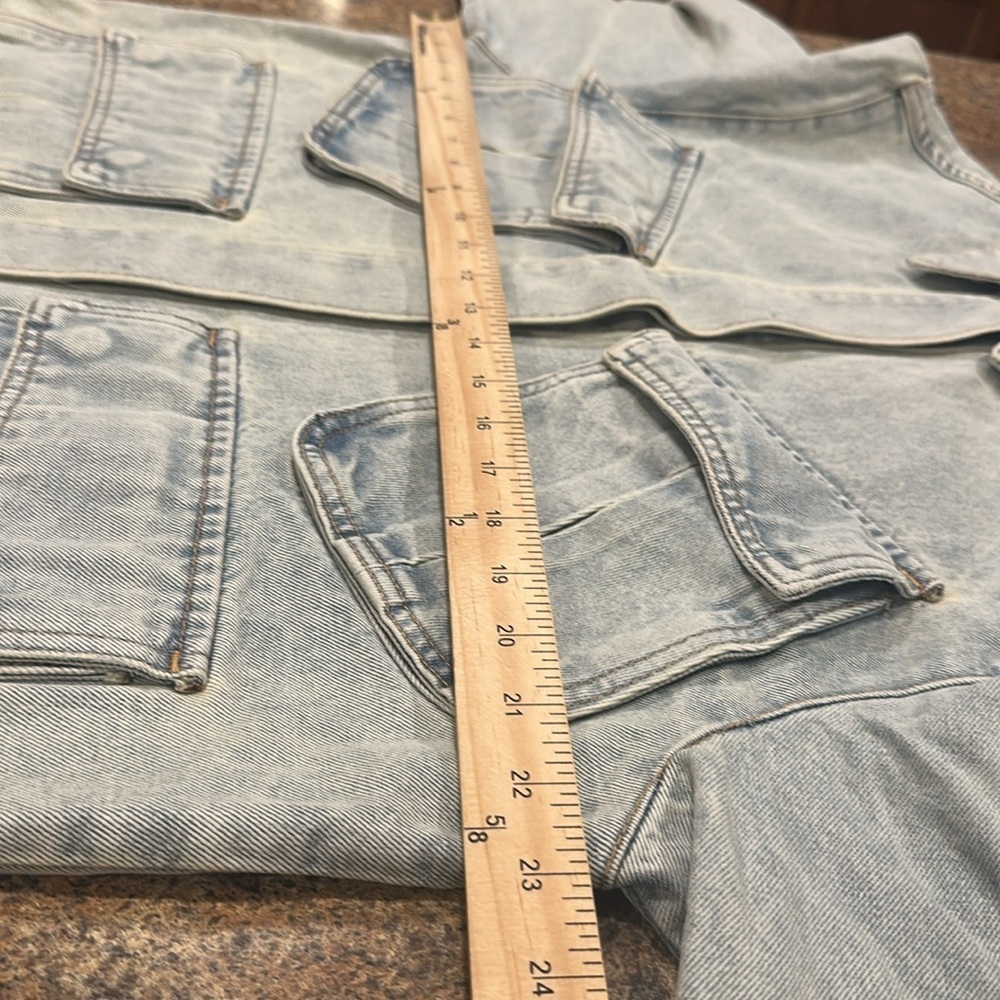 Veveret Denim Utility Jean Jacket Size Medium Light Wash Oversized Cargo Pockets - Picture 13 of 15